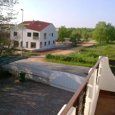 House Mai With Pool Gasthof 3*