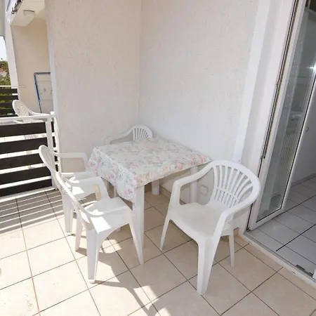 House Mai With Pool Guest house 3*