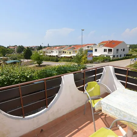 Guest house House Mai With Pool
