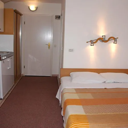 House Mai With Pool Guest house