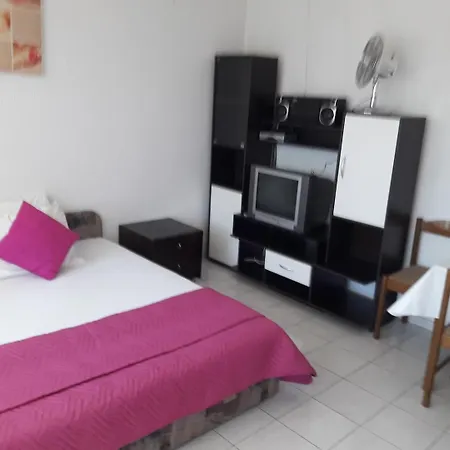 House Mai With Pool Guest house 3*