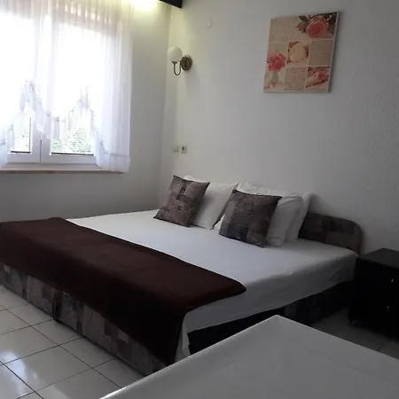 House Mai With Pool Guest house 3*