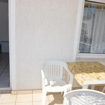 House Mai With Pool Guest house