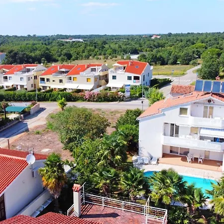 House Mai With Pool Guest house 3*